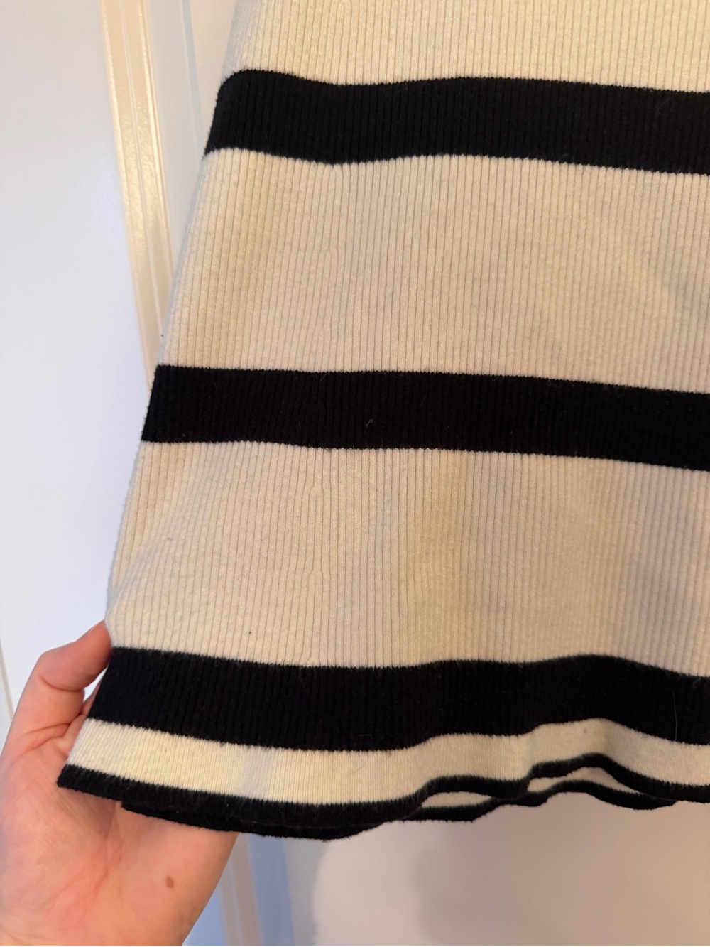 ANDRÉE BY UNIT Black & White Ribbed Crewneck Tank - Picture 3 of 5